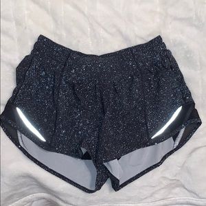 Lululemon Hotty Hot Shorts 2.5in